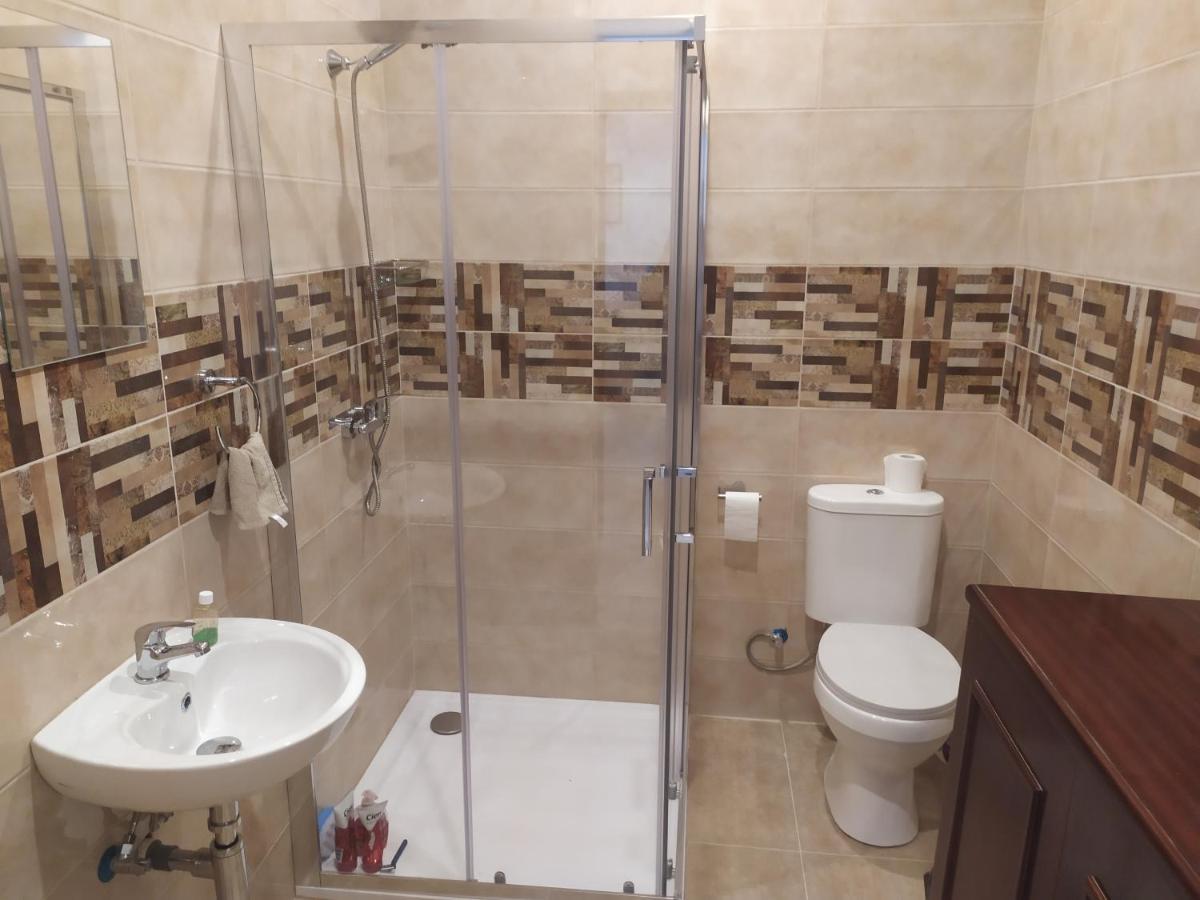 Close To Airport - Private Room With Private Bathroom Adults Only Gudja Exterior photo