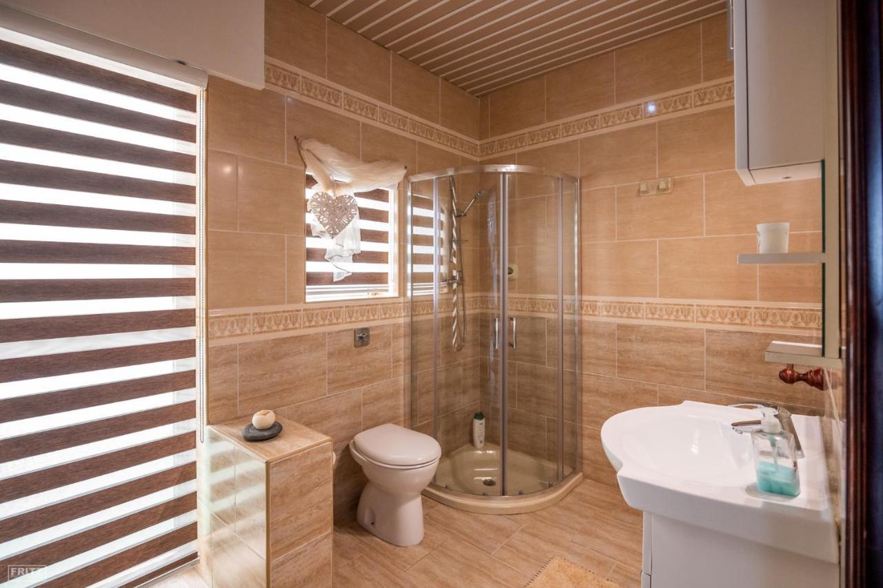 Close To Airport - Private Room With Private Bathroom Adults Only Gudja Exterior photo